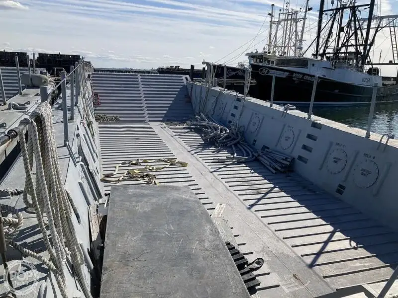 Landing Craft, Tank ရောင်းချရန်အတွက်