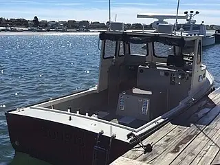 ငါးဖမ်းသင်္ဘော ရောင်းချရန်အတွက်