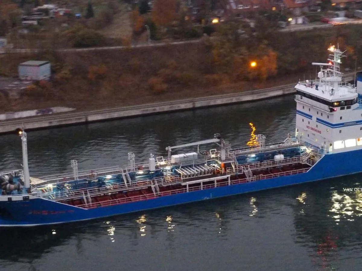 ဆီ/ဓာတ်ရည်သယ်သင်္ဘော ရောင်းချရန်အတွက်