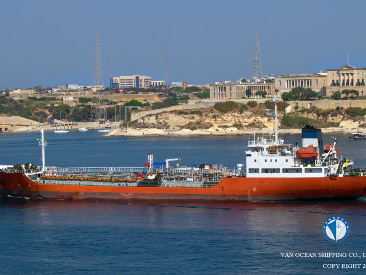 ဆီ/ဓာတ်ရည်သယ်သင်္ဘော ရောင်းချရန်အတွက်