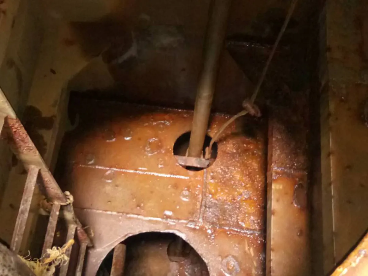 ဆီ/ဓာတ်ရည်သယ်သင်္ဘော ရောင်းချရန်အတွက်