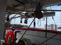 ထရော်လာသင်္ဘော ရောင်းချရန်အတွက်