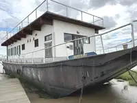 နေထိုင်ရန် barge သင်္ဘော ရောင်းချရန်အတွက်