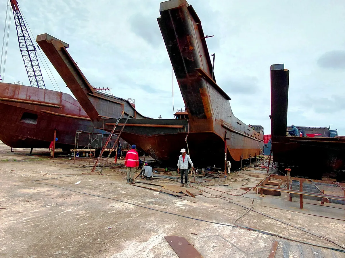 Landing Craft, Tank ရောင်းချရန်အတွက်