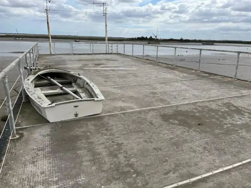 နေထိုင်ရန် barge သင်္ဘော ရောင်းချရန်အတွက်