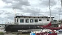 နေထိုင်ရန် barge သင်္ဘော ရောင်းချရန်အတွက်