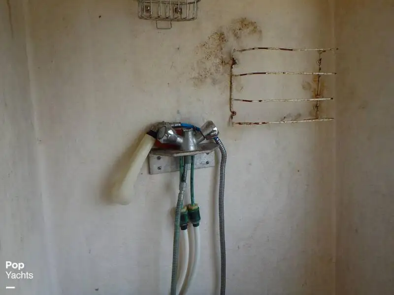 ထရော်လာသင်္ဘော ရောင်းချရန်အတွက်
