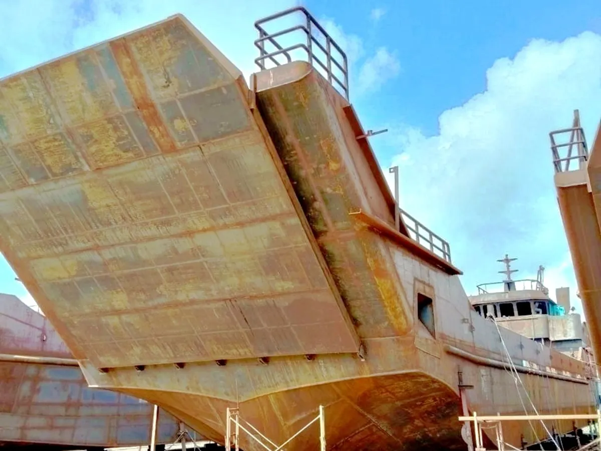 Landing Craft, Tank ရောင်းချရန်အတွက်