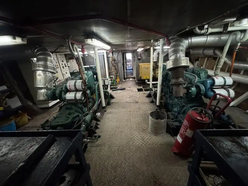 ကူးတို့သင်္ဘော ရောင်းရန်