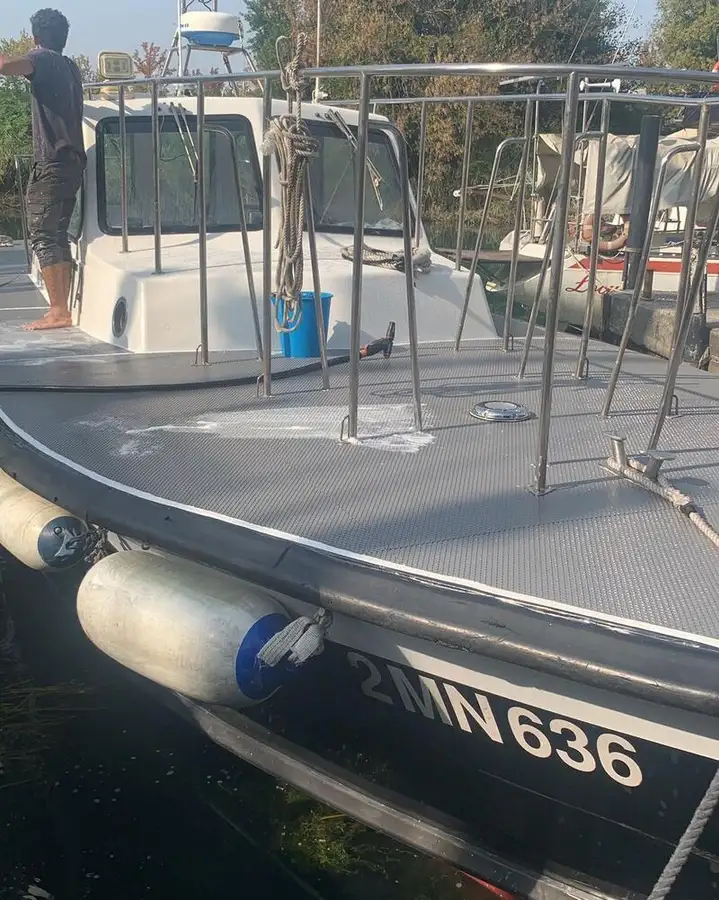 လေယာဉ်မောင်းလှေ ရောင်းရန်