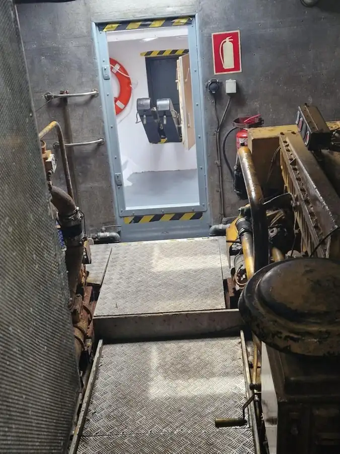 လေယာဉ်မောင်းလှေ ရောင်းရန်