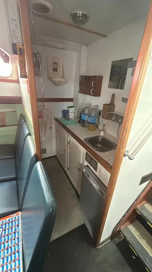 ကူးတို့သင်္ဘော ရောင်းရန်