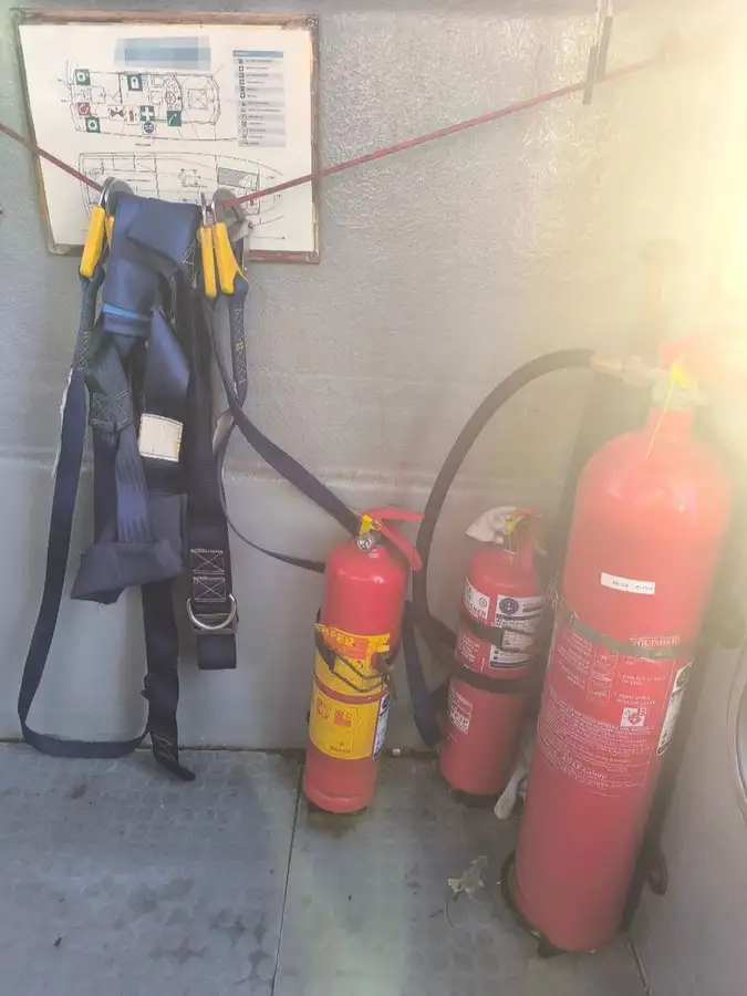 လေယာဉ်မောင်းလှေ ရောင်းရန်