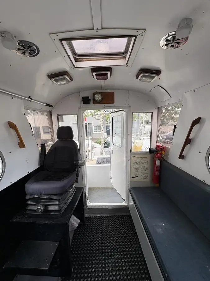 လေယာဉ်မောင်းလှေ ရောင်းရန်