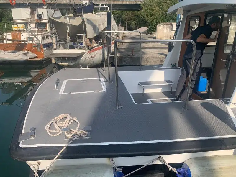 လေယာဉ်မောင်းလှေ ရောင်းရန်