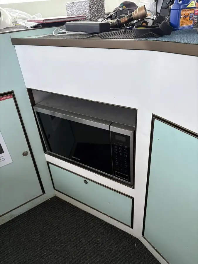 ငါးလုပ်ငန်းရေယာဉ် ရောင်းရန်