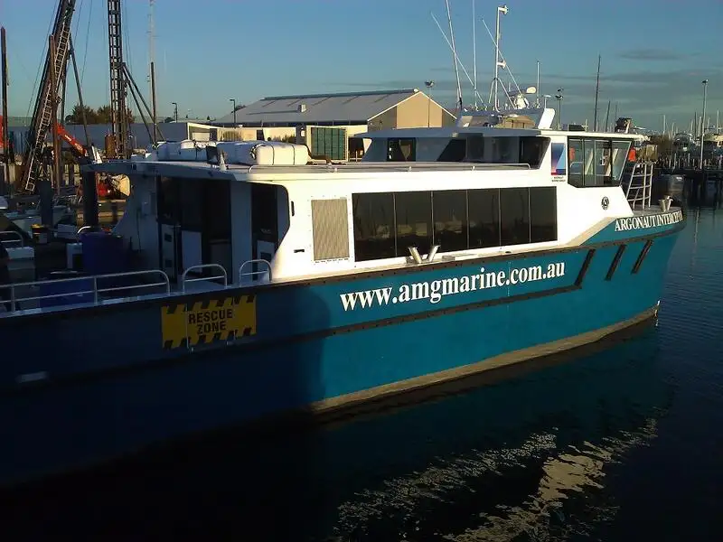 Catamaran ရောင်းရန်