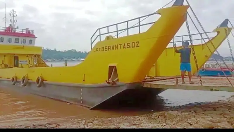 ကမ်းတက်ယာဉ်၊ တင့်ကား ရောင်းရန်