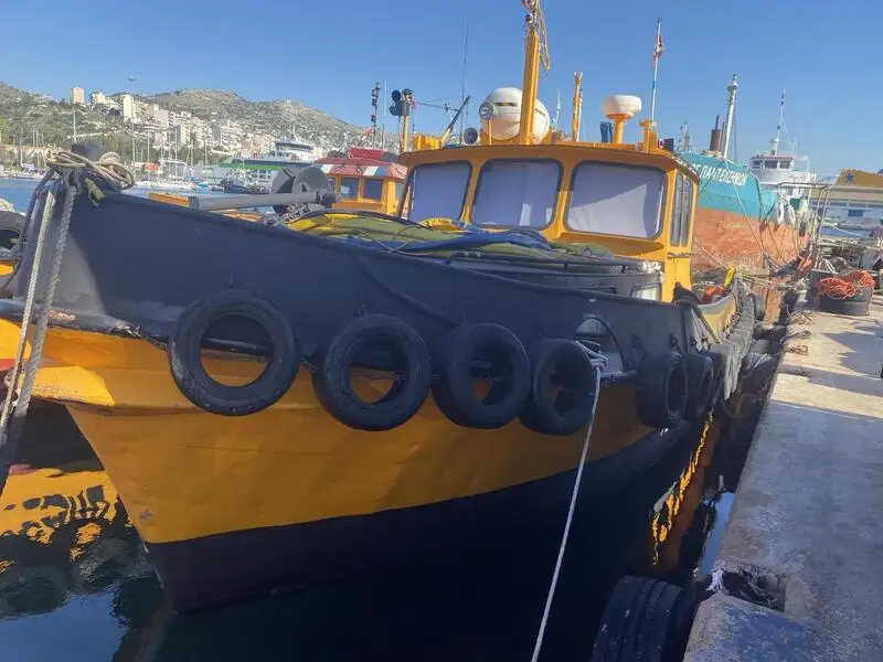 လှေတွေနဲ့ အလုပ်လုပ်တယ်။ ရောင်းရန်