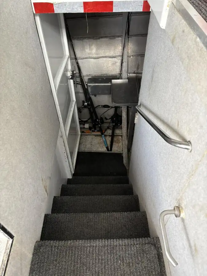 ငါးလုပ်ငန်းရေယာဉ် ရောင်းရန်