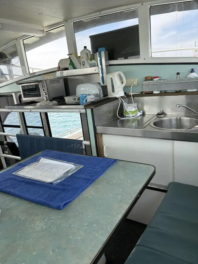 ငါးလုပ်ငန်းရေယာဉ် ရောင်းရန်