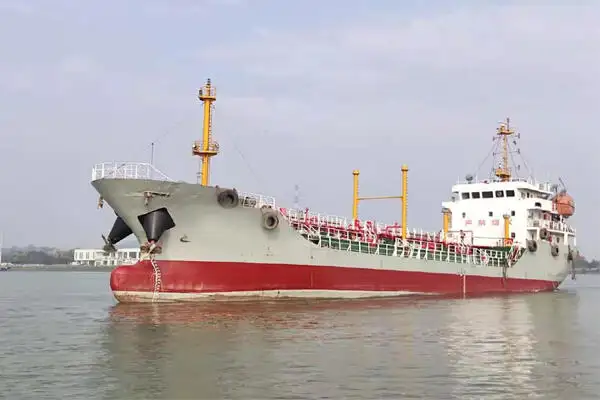 ရေနံတင်သင်္ဘော၊ Chemical tanker ရောင်းရန်