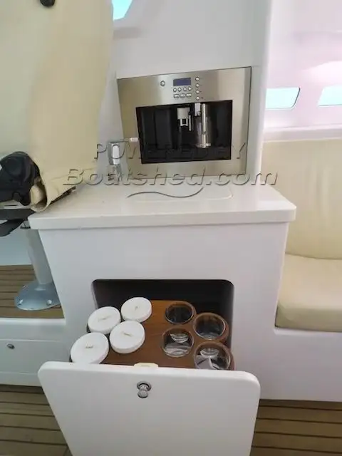 မော်တော်ရေယာဉ် ရောင်းရန်