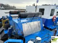 လှေတွေနဲ့ အလုပ်လုပ်တယ်။ ရောင်းရန်