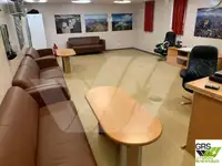 နေရာထိုင်ခင်း ရောင်းရန်