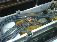 လှေတွေနဲ့ အလုပ်လုပ်တယ်။ ရောင်းရန်