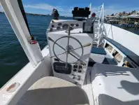 ခရုဇ်ဖယ်ရီ ရောင်းရန်