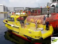 လှေတွေနဲ့ အလုပ်လုပ်တယ်။ ရောင်းရန်