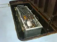 လှေတွေနဲ့ အလုပ်လုပ်တယ်။ ရောင်းရန်