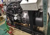 လှေတွေနဲ့ အလုပ်လုပ်တယ်။ ရောင်းရန်