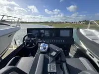 တောင့်တင်းသော ဖောင်းသောလှေ ရောင်းရန်