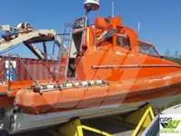 လှေတွေနဲ့ အလုပ်လုပ်တယ်။ ရောင်းရန်