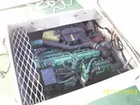 လှေတွေနဲ့ အလုပ်လုပ်တယ်။ ရောင်းရန်