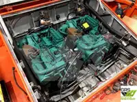 လှေတွေနဲ့ အလုပ်လုပ်တယ်။ ရောင်းရန်