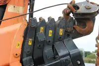 လှေတွေနဲ့ အလုပ်လုပ်တယ်။ ရောင်းရန်