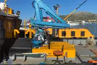 လှေတွေနဲ့ အလုပ်လုပ်တယ်။ ရောင်းရန်