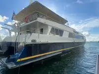 Catamaran ရောင်းရန်