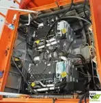 လှေတွေနဲ့ အလုပ်လုပ်တယ်။ ရောင်းရန်