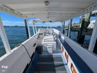 ခရုဇ်ဖယ်ရီ ရောင်းရန်