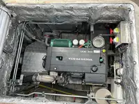 လှေတွေနဲ့ အလုပ်လုပ်တယ်။ ရောင်းရန်