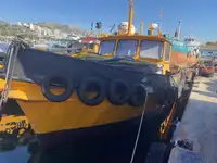 လှေတွေနဲ့ အလုပ်လုပ်တယ်။ ရောင်းရန်