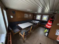 ထောက်ပံ့ရေးသင်္ဘော ရောင်းရန်