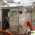 လှေတွေနဲ့ အလုပ်လုပ်တယ်။ ရောင်းရန်