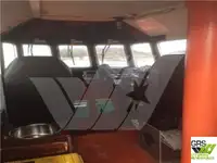 လှေတွေနဲ့ အလုပ်လုပ်တယ်။ ရောင်းရန်